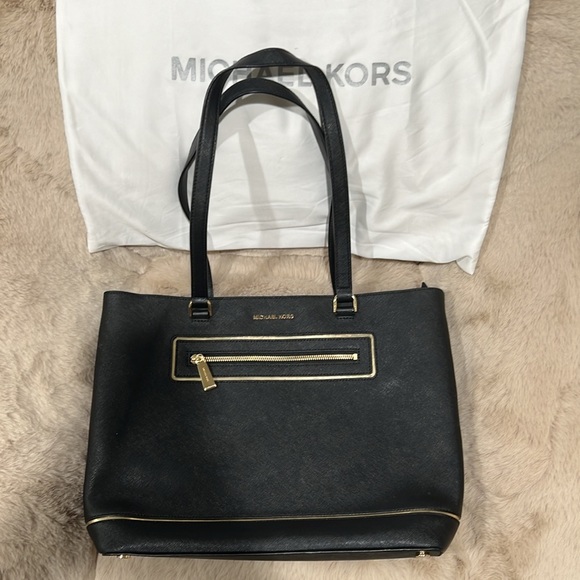 MICHAEL Michael Kors purse and wallet with dust bag. - Picture 7 of 10